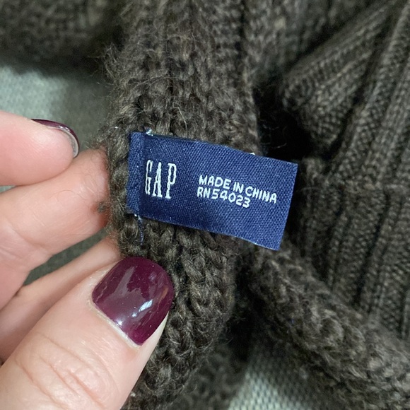 EUC Gap brown women’s gloves (s/m) & scarf set - Picture 7 of 9